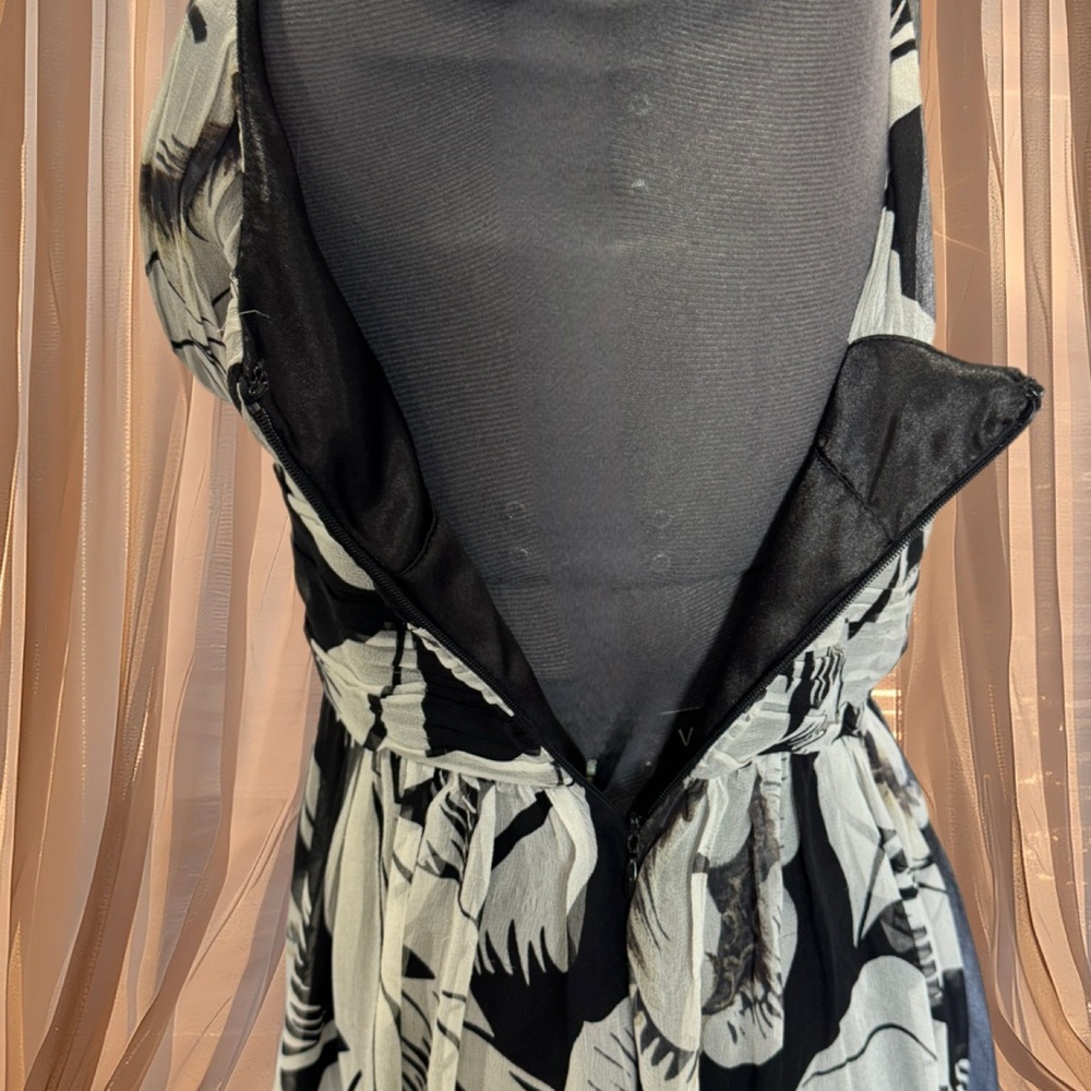 White House Black Market Silk Floral Black and White Maxi Dress Sz 2 - Picture 3 of 6